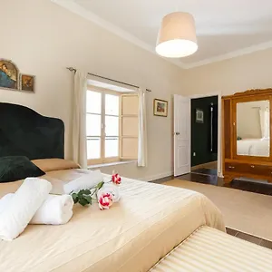 suite-cathedral-surthy-apartments.hotelsincadiz.net/